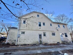 32 Berkshire Rd in Great Neck, NY - Foto de edificio - Building Photo