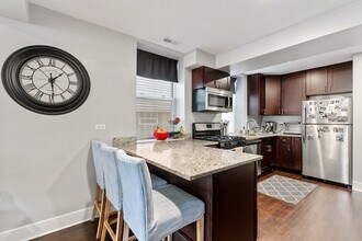 1319 W Barry Ave in Chicago, IL - Building Photo - Building Photo