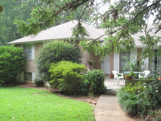 property at 1526 Rainier Falls Dr NE
