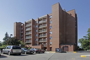 Maplewood Place in Richmond Hill, ON - Building Photo