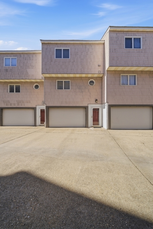 property at 824 W Ocean View Ave