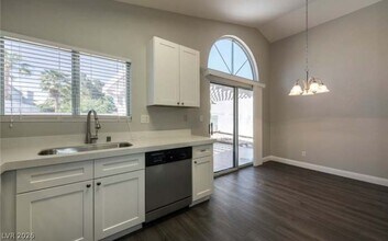 1012 Holliston Cir in Las Vegas, NV - Building Photo - Building Photo