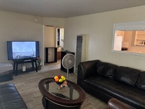 14242 Locust St in Armona, CA - Building Photo - Building Photo