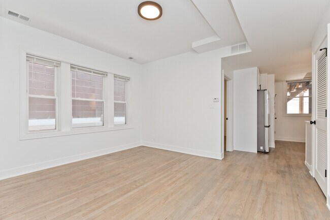 2465 N Lincoln Ave, Unit 2 in Chicago, IL - Building Photo - Building Photo