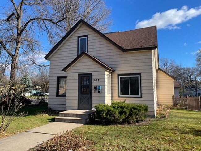 property at 502 S Rum River Dr