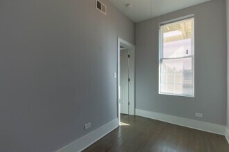 2117 W 18th St in Chicago, IL - Building Photo - Building Photo