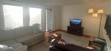 100 Roberts Ln, Unit 200 in Alexandria, VA - Building Photo - Building Photo
