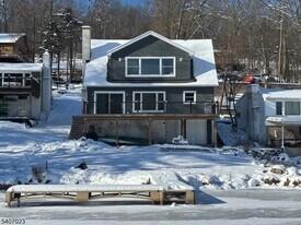 41 W Shore Trail in Sandyston, NJ - Building Photo