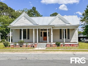 304 N Caswell St in La Grange, NC - Building Photo - Building Photo