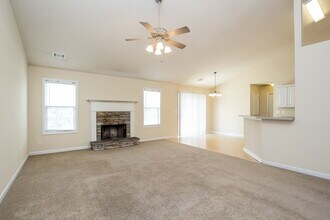 117 Highland View Pass in White, GA - Foto de edificio - Building Photo