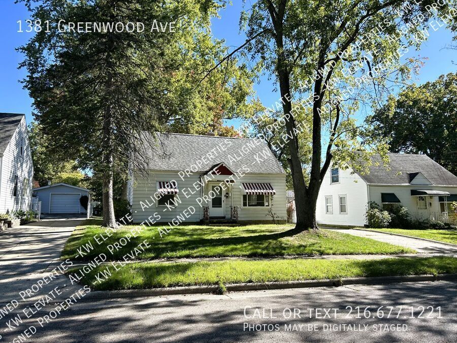 1381 Greenwood Ave in Akron, OH - Building Photo