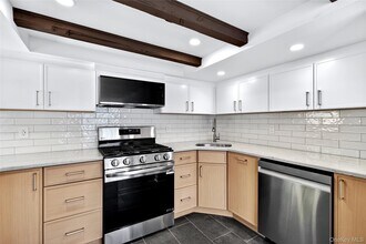 94 Main St in Roslyn, NY - Building Photo - Building Photo
