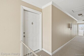 2400 Parmenter Blvd, Unit A 202 in Royal Oak, MI - Foto de edificio - Building Photo