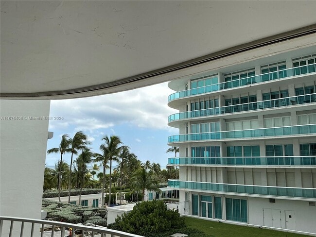 10155 Collins Ave in Bal Harbour, FL - Building Photo - Building Photo