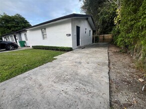 3102 SW 10th St in Miami, FL - Building Photo - Building Photo