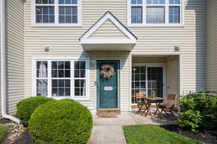 4402 Vesper Cir in Palmyra, NJ - Building Photo