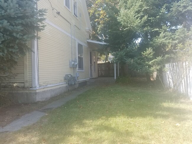 161 Union Ave NE, Unit Apt # 2 in Grand Rapids, MI - Foto de edificio - Building Photo