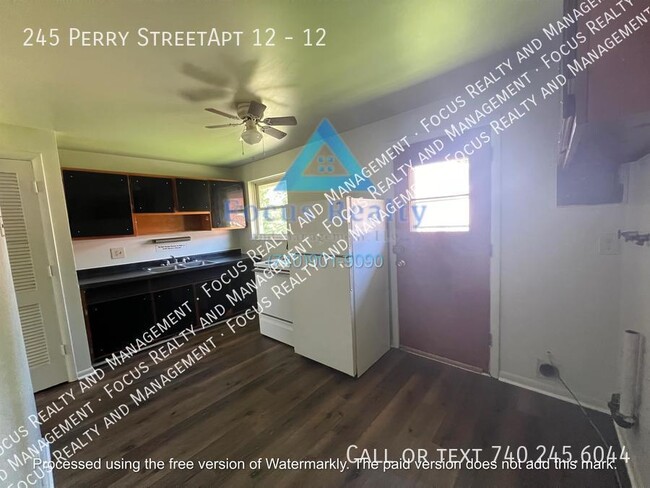 245 Perry St, Unit 12 in Lancaster, OH - Building Photo - Building Photo
