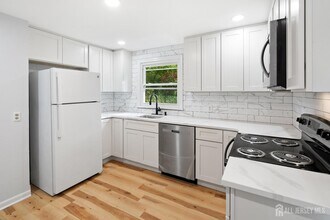 174 Alcoa Ave in Edison, NJ - Building Photo - Building Photo