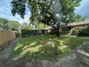 1534 Monroe St in Hollywood, FL - Foto de edificio - Building Photo