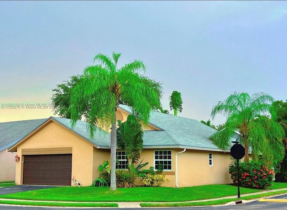 12105 NW 32nd Manor-Unit -2 in Sunrise, FL - Building Photo