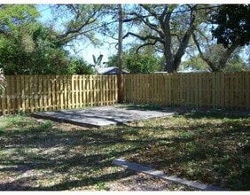 5626 Freedom St in Hollywood, FL - Building Photo - Building Photo