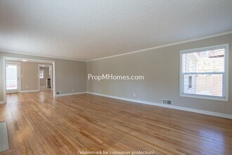 12566 SE 27th Ave in Milwaukie, OR - Building Photo - Building Photo