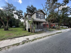 1701 14th St S, Unit A in St. Petersburg, FL - Foto de edificio - Building Photo