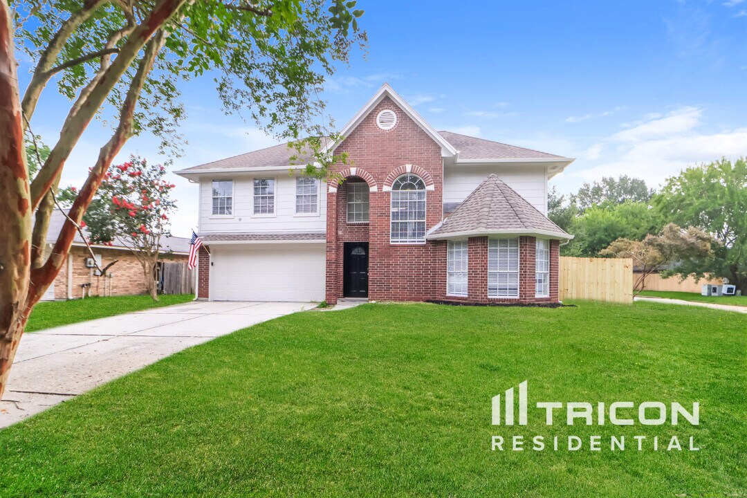 2403 Clear Ridge Dr in Houston, TX - Building Photo