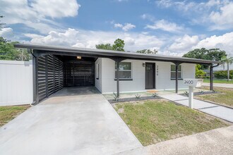 2400 34th Ave N in St. Petersburg, FL - Building Photo - Building Photo