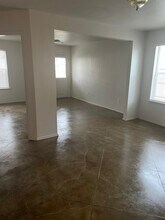7704 Downe Dr in White Settlement, TX - Foto de edificio - Building Photo