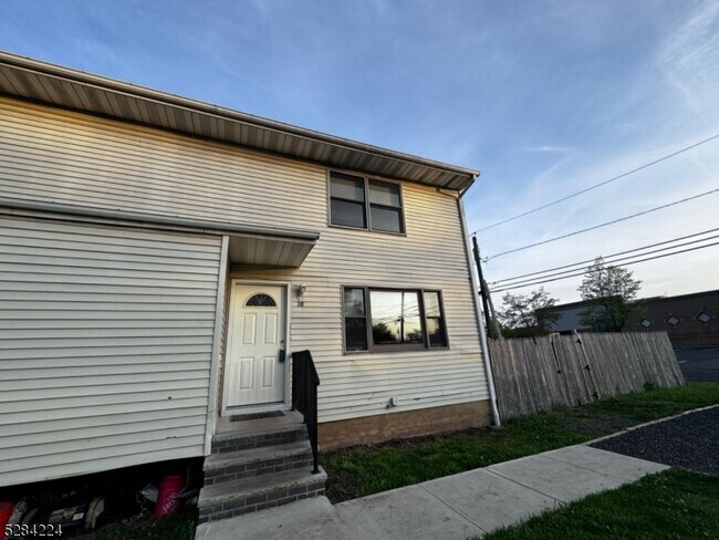 30 Martin St in Franklin Township, NJ - Building Photo - Building Photo