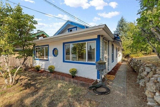 1926 7th St in Bremerton, WA - Building Photo - Building Photo