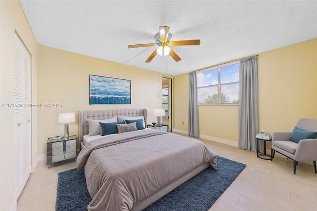 2860 Somerset Dr in Lauderdale Lakes, FL - Building Photo - Building Photo