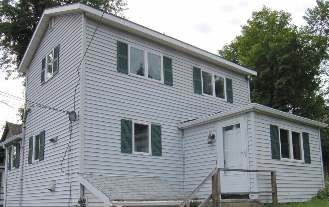 29 Curve St in Framingham, MA - Foto de edificio