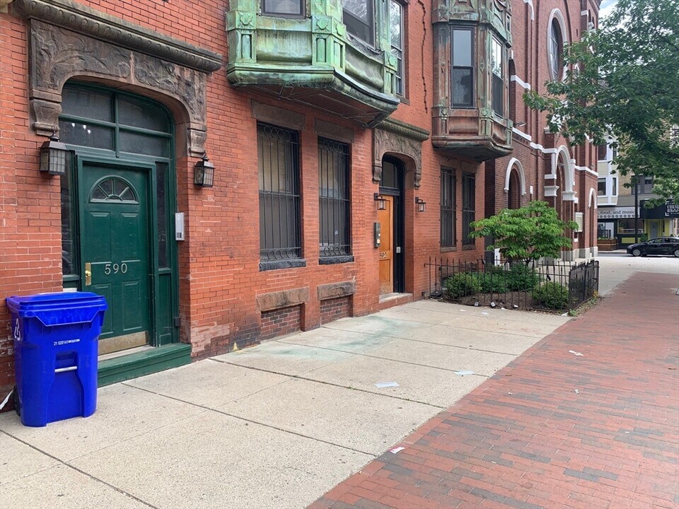 590 Columbus Ave in Boston, MA - Building Photo