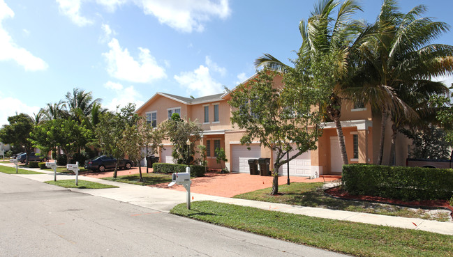 Tropic Isles Town Homes in Delray Beach, FL - Foto de edificio - Building Photo