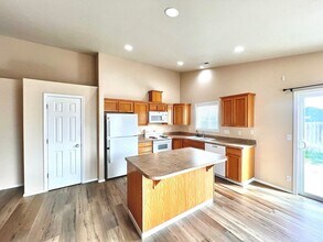 5015 Buchanan Ln in Pasco, WA - Building Photo - Building Photo