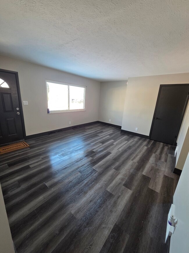 1144 Stratford St in Barberton, OH - Foto de edificio - Building Photo