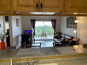 2875 Palm Beach Blvd in Ft. Myers, FL - Foto de edificio - Building Photo