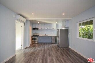 1112 Ocean Park Blvd in Santa Monica, CA - Building Photo - Building Photo