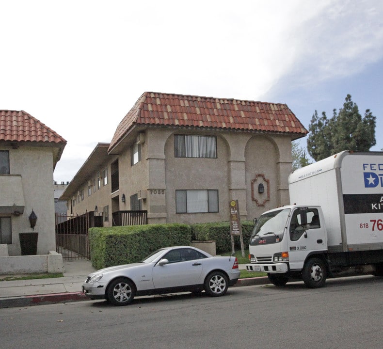 Jordan Espana/Hacienda Apartments in Canoga Park, CA - Building Photo