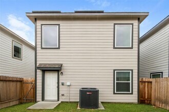 15225 Estrella Rd E in Houston, TX - Building Photo - Building Photo