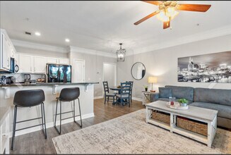 2310 Elliott Ave in Nashville, TN - Foto de edificio - Building Photo