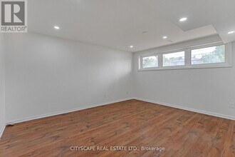 2724 Lake Shore Blvd W in Toronto, ON - Building Photo - Building Photo