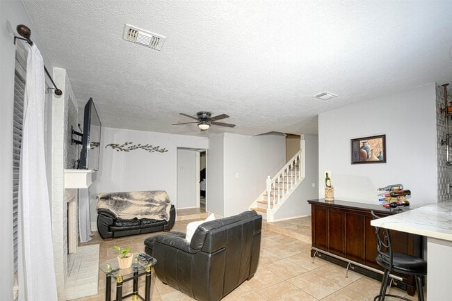 property at 17 S High Oaks Cir