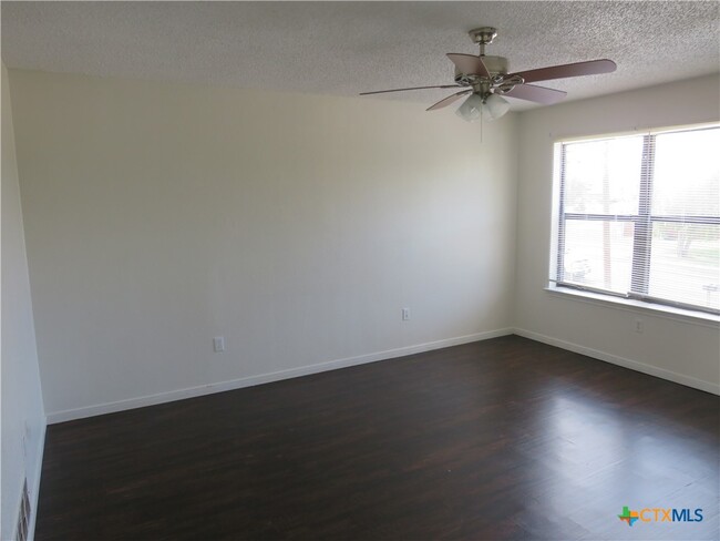 142 Wolfe Rd in Copperas Cove, TX - Foto de edificio - Building Photo