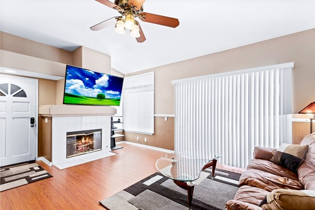8060 E Goldenrod Ln in Anaheim, CA - Building Photo - Building Photo