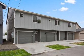 7223 E Pacific Way in Spokane Valley, WA - Building Photo - Building Photo