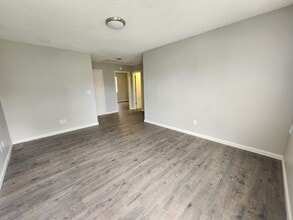 20 Rossfield Cv, Unit R in Jackson, TN - Building Photo - Building Photo